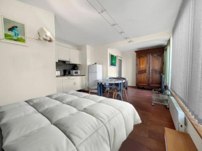 Charmant Studio Avec Balcon & Parking Gratuit